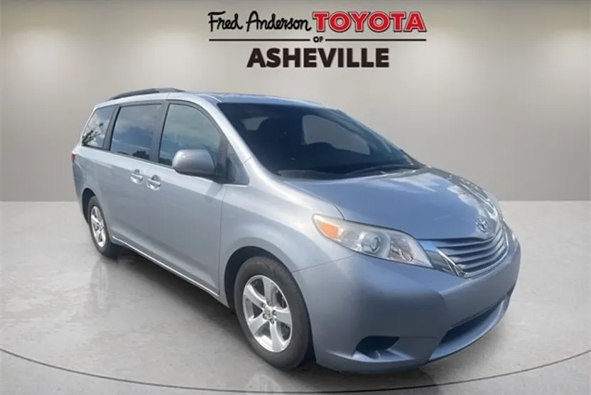 2017 Toyota Sienna L photo 1