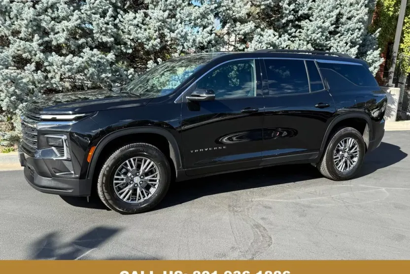 2025 Chevrolet Traverse photo 1