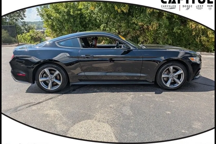 2016 Ford Mustang EcoBoost Premium photo 1