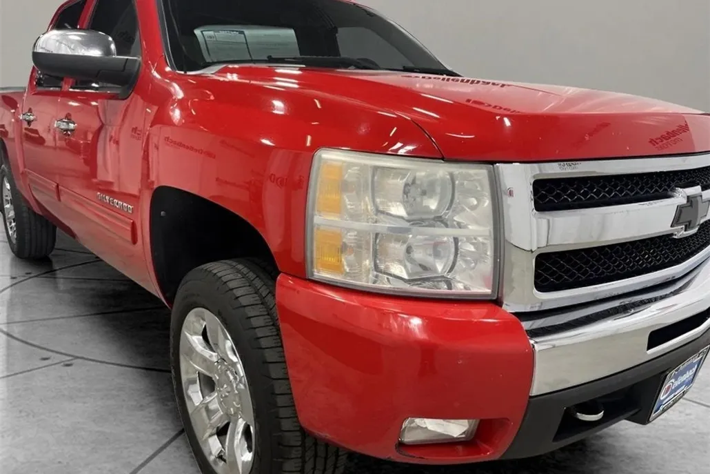 2011 Chevrolet Silverado 1500 LT photo 1