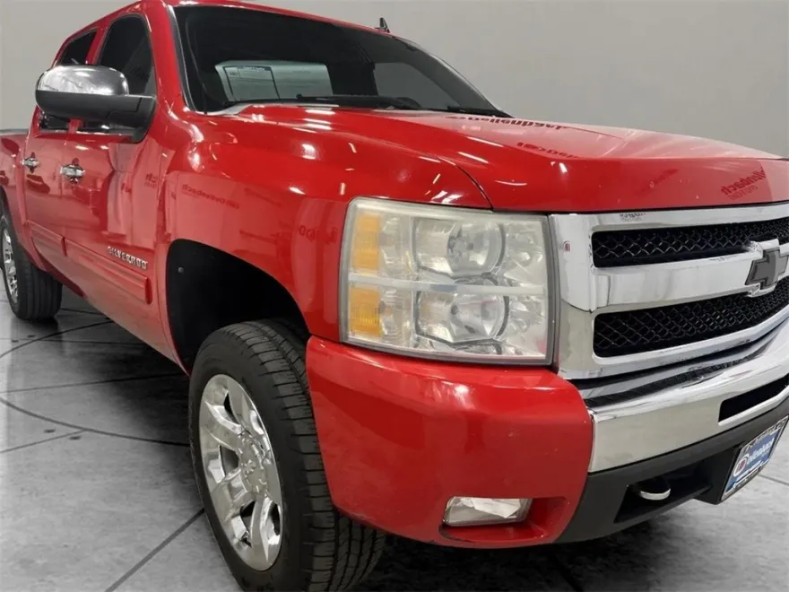 2011 Chevrolet Silverado 1500 LT photo 1