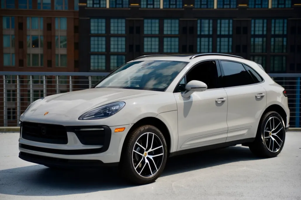 2025 Porsche Macan T photo 1
