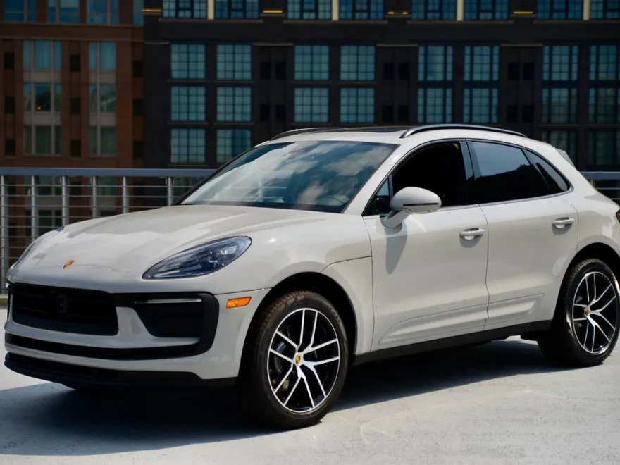 2025 Porsche Macan T photo 1