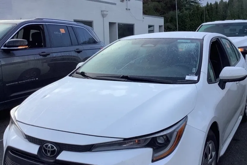 2025 Toyota Corolla LE photo 1