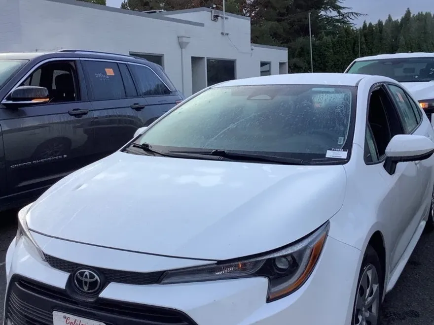 2025 Toyota Corolla LE photo 1