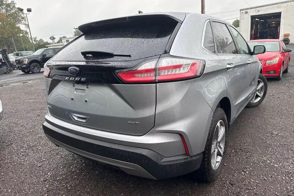 2024 Ford Edge SEL photo 1