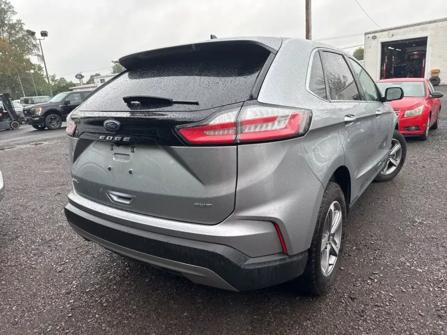 2024 Ford Edge SEL photo 1