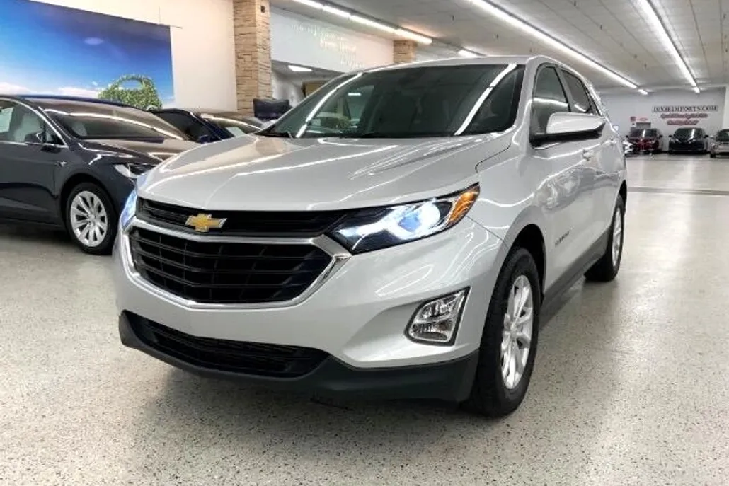 2021 Chevrolet Equinox LT photo 1