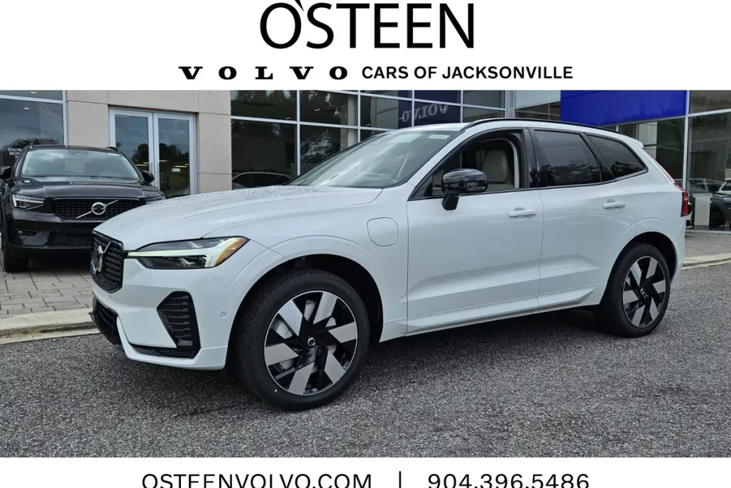 2025 Volvo XC60 Hybrid T8 Plus photo 1