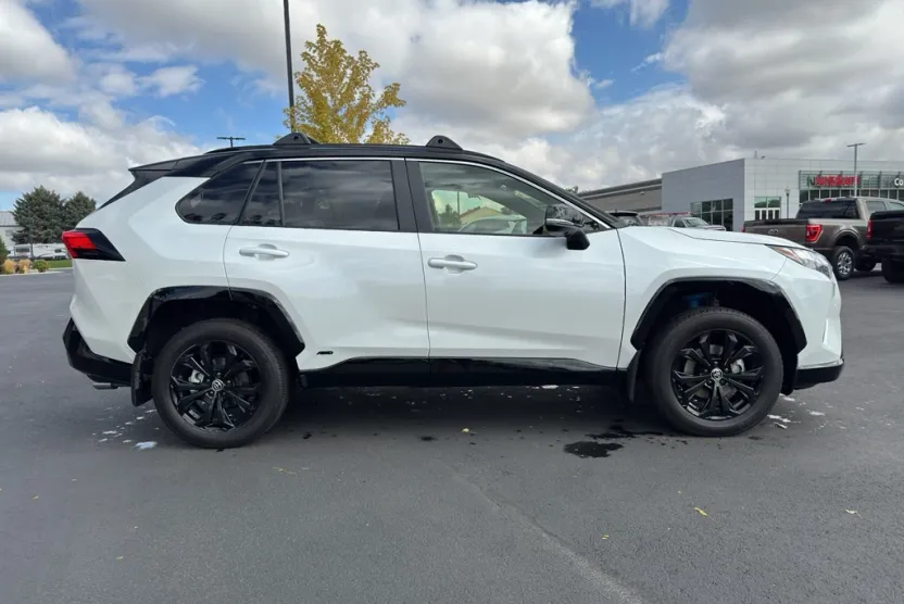 2024 Toyota RAV4 Hybrid XSE photo 1