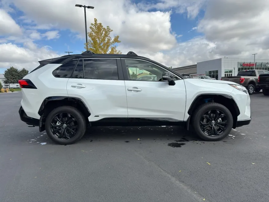 2024 Toyota RAV4 Hybrid XSE photo 1