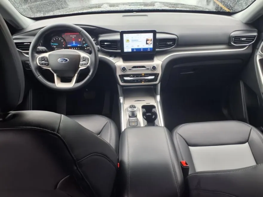 2022 Ford Explorer XLT photo 1