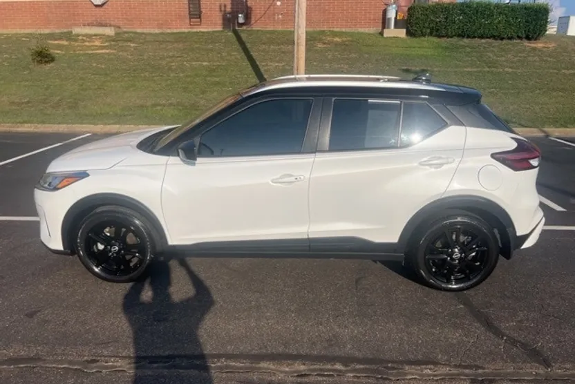 2024 Nissan Kicks SV photo 1