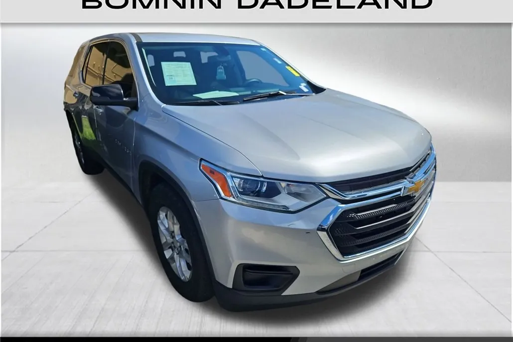 2021 Chevrolet Traverse LS photo 1