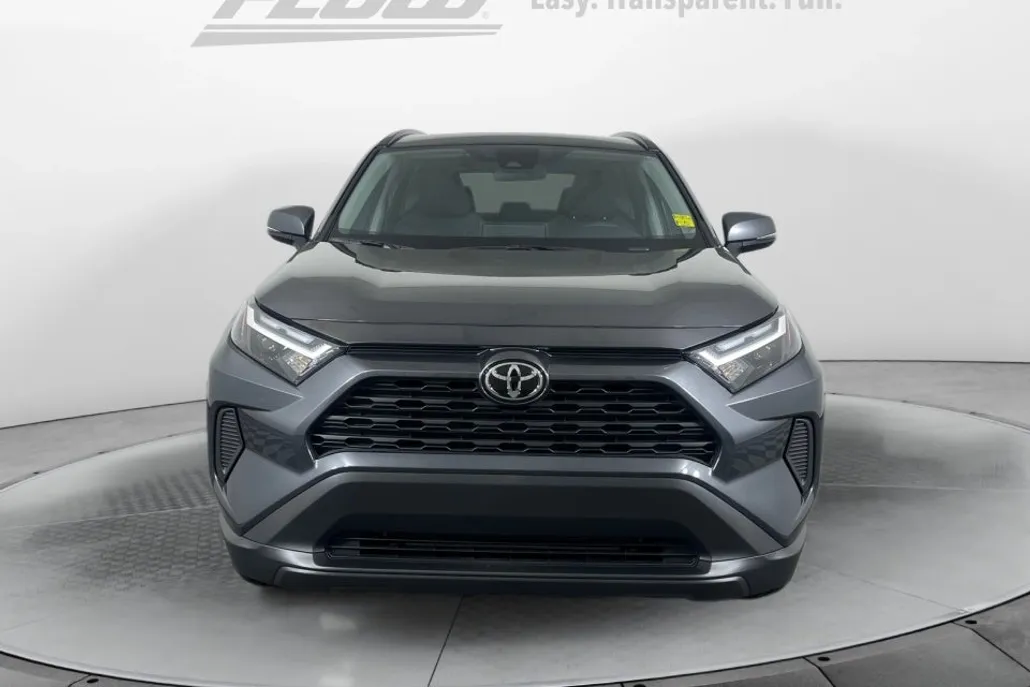 2025 Toyota RAV4 XLE photo 1