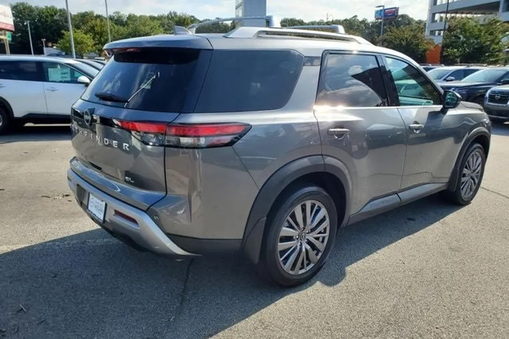 2024 Nissan Pathfinder SL photo 1