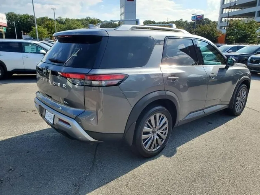 2024 Nissan Pathfinder SL photo 1