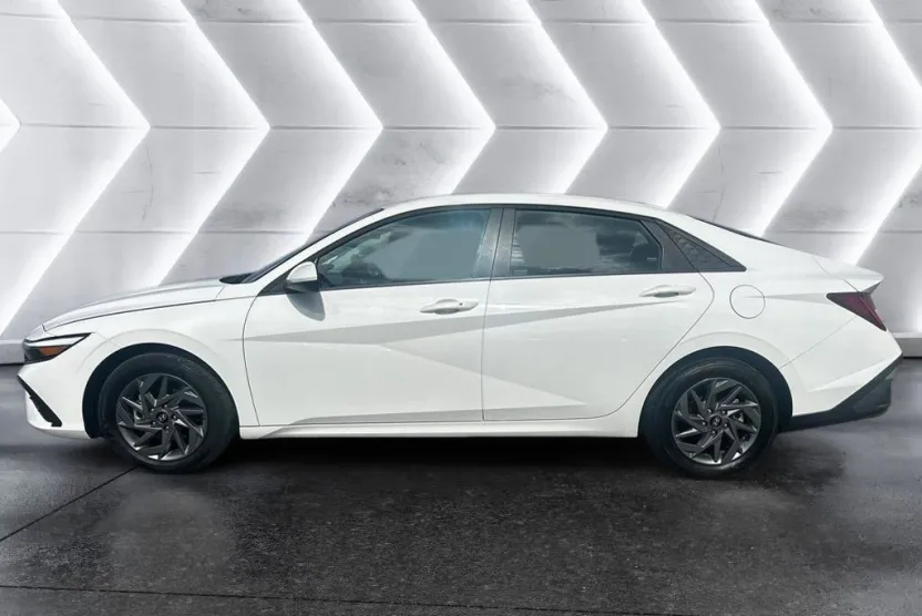 2024 Hyundai Elantra Hybrid Blue photo 1