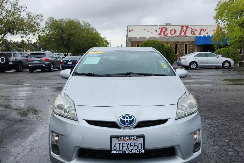 2011 Toyota Prius Three photo 1