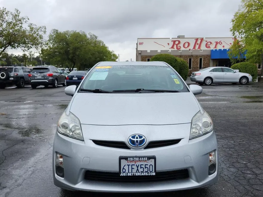 2011 Toyota Prius Three photo 1