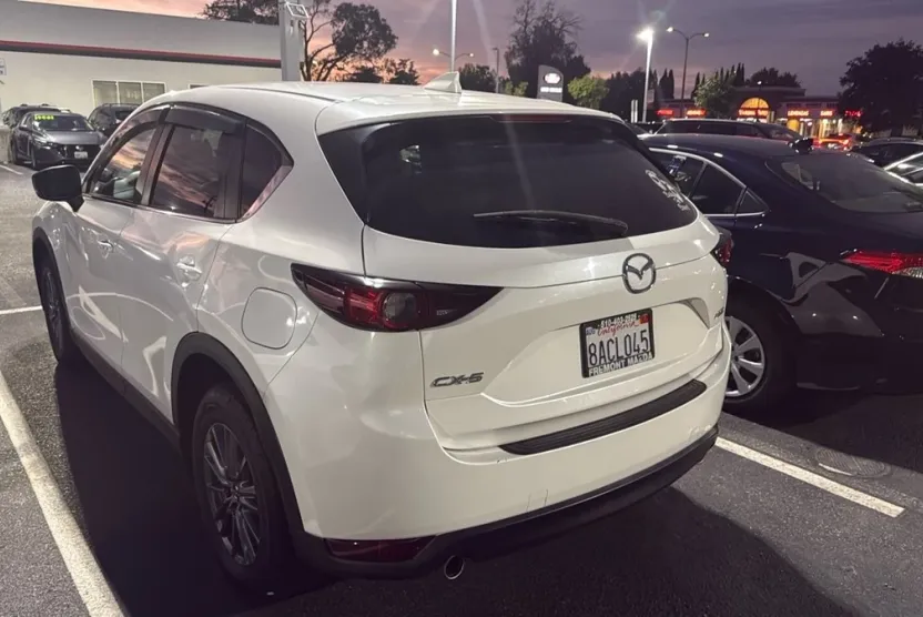 2017 Mazda CX-5 Touring photo 1