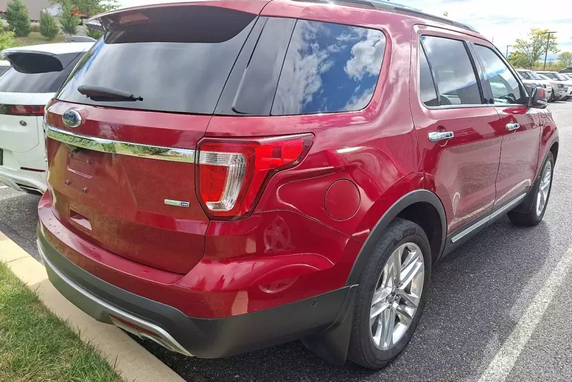 2016 Ford Explorer Limited photo 1