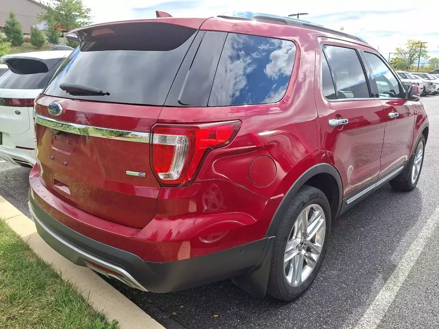2016 Ford Explorer Limited photo 1