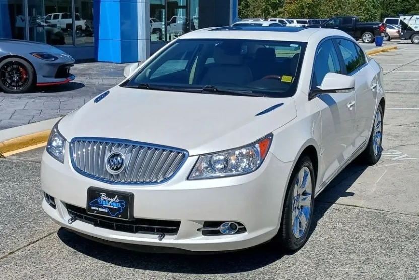 2010 Buick LaCrosse Base photo 1