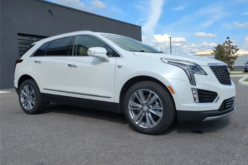 2024 Cadillac XT5 Platinum Premium Luxury photo 1