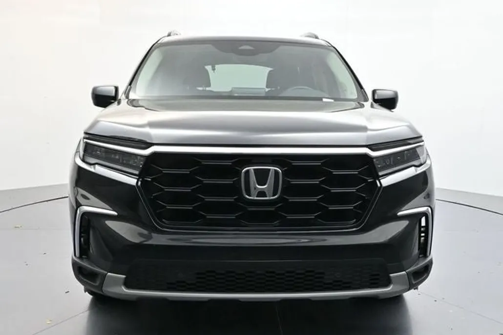 2025 Honda Pilot Touring photo 1
