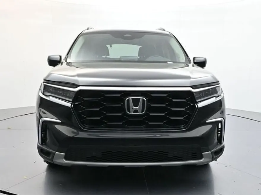 2025 Honda Pilot Touring photo 1