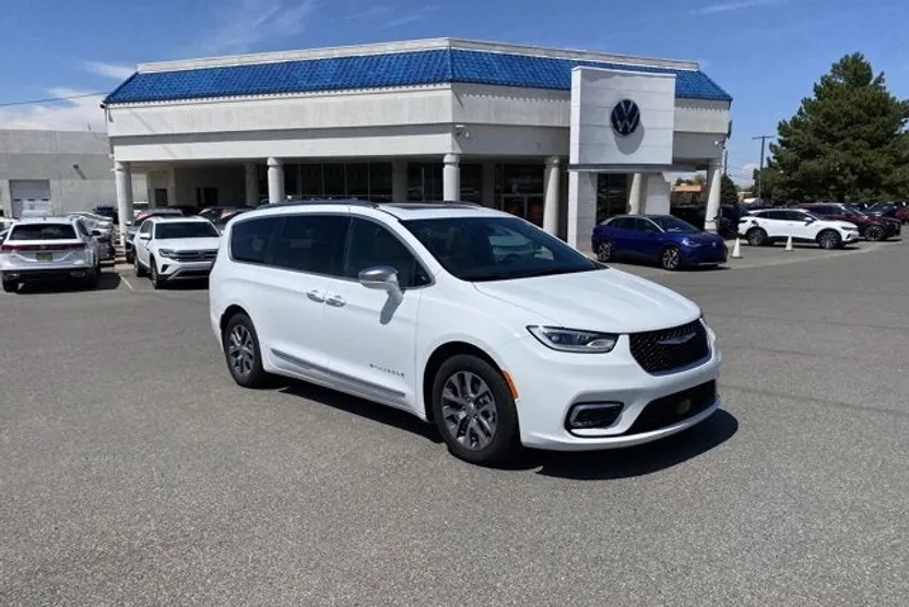 2022 Chrysler Pacifica Hybrid Pinnacle photo 1