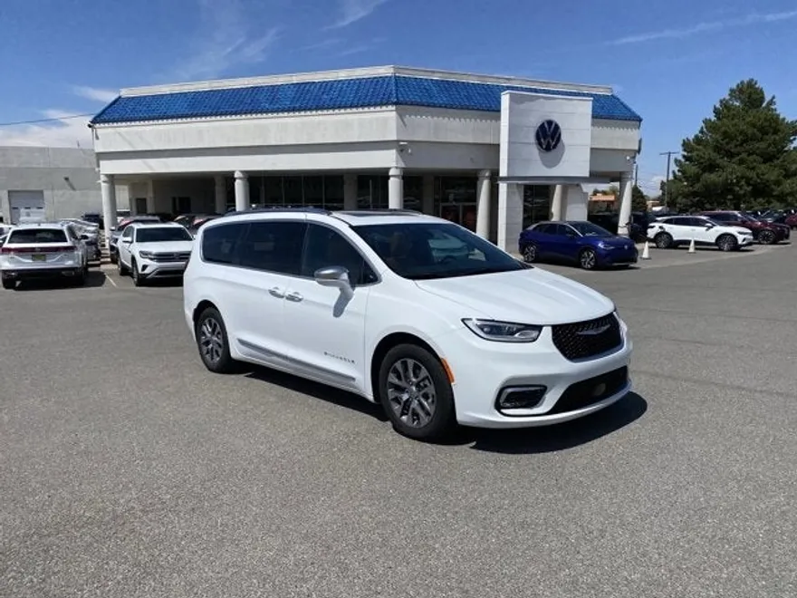 2022 Chrysler Pacifica Hybrid Pinnacle photo 1