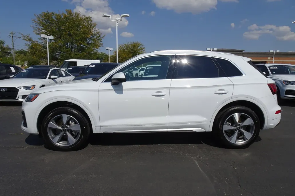 2024 Audi Q5 Premium photo 1