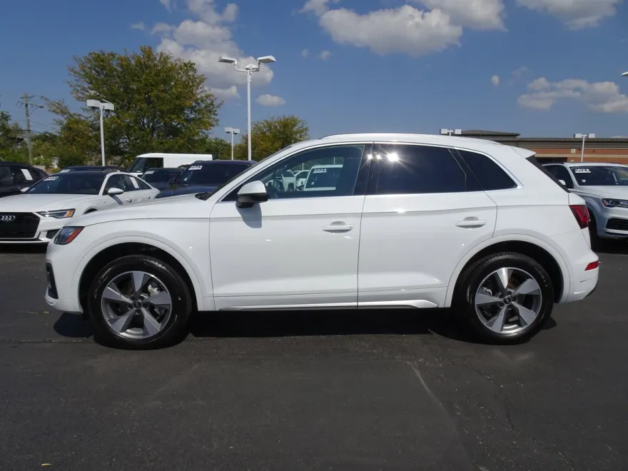2024 Audi Q5 Premium photo 1