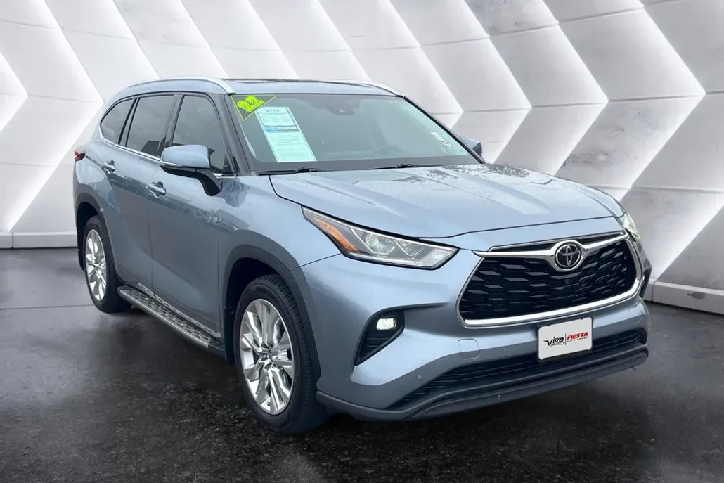 2022 Toyota Highlander Limited photo 1