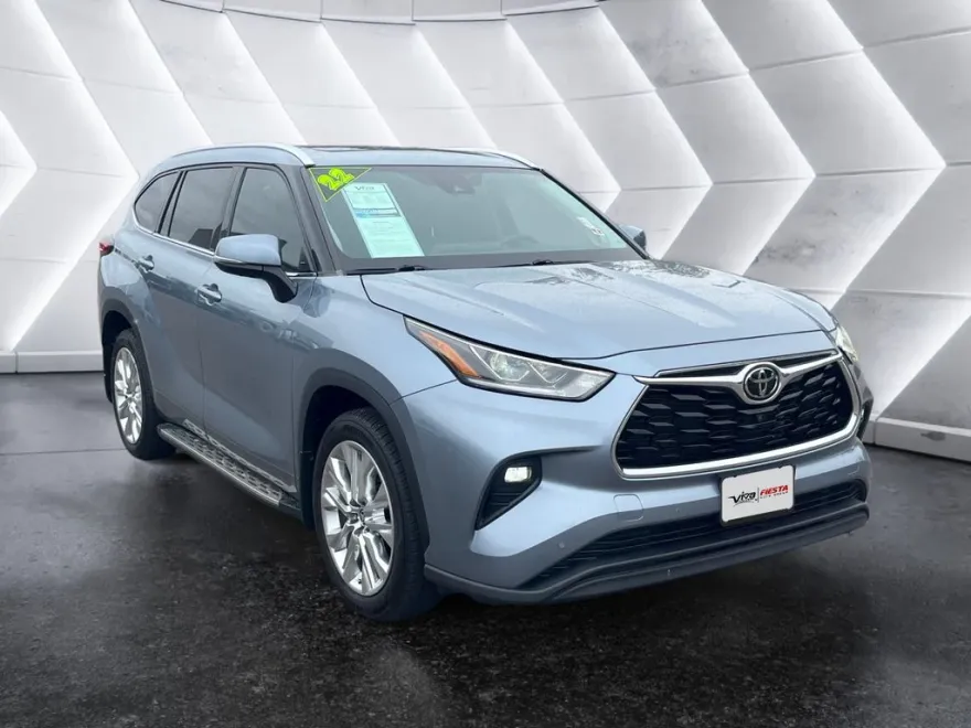 2022 Toyota Highlander Limited photo 1