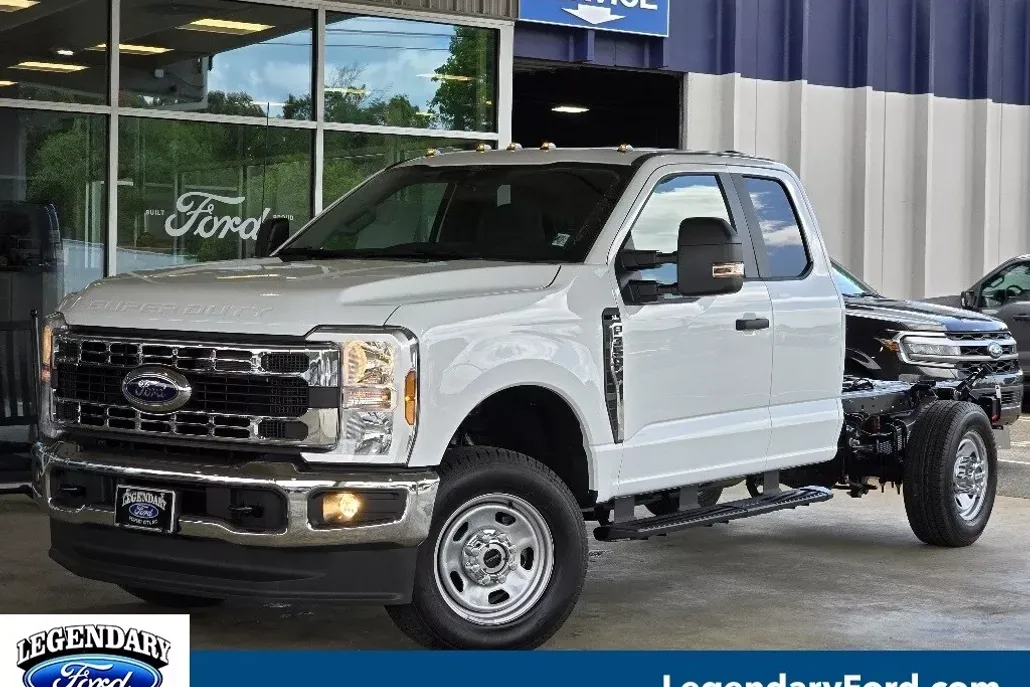 2025 Ford F-350 XL photo 1