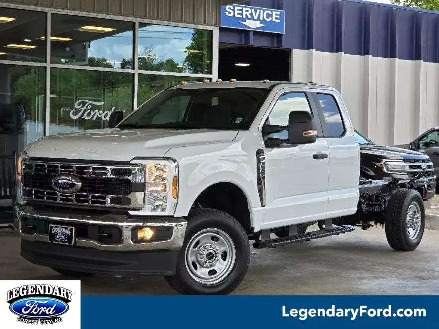 2025 Ford F-350 XL photo 1