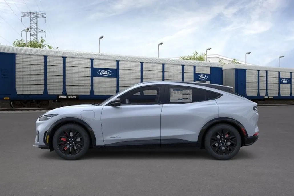 2025 Ford Mustang Mach-E Premium photo 1