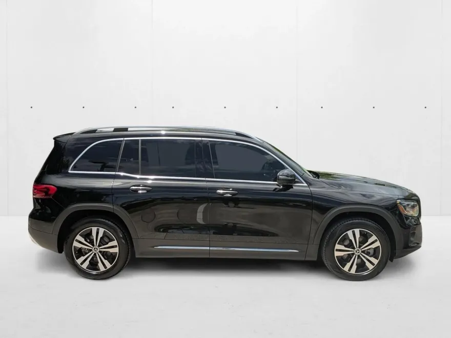 2025 Mercedes Benz GLB 250 photo 1