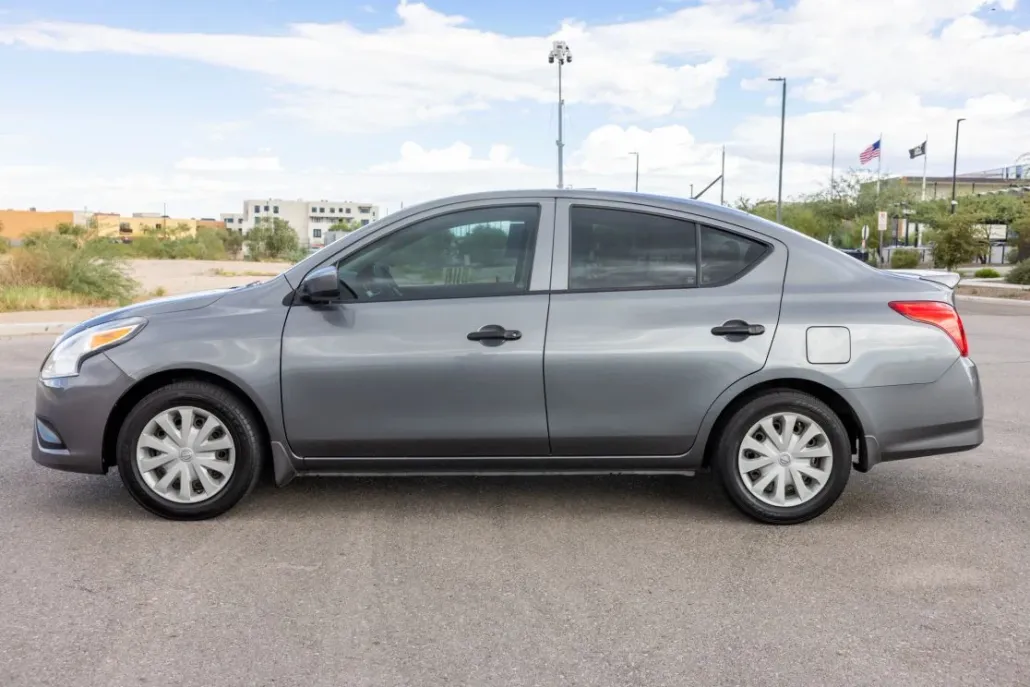 2018 Nissan Versa Plus Sedan photo 1