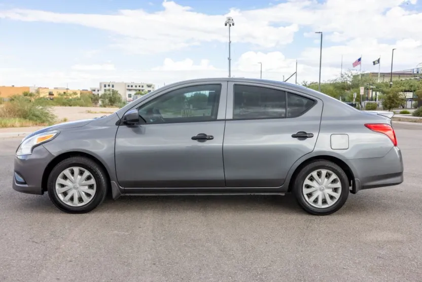 2018 Nissan Versa Plus Sedan photo 1