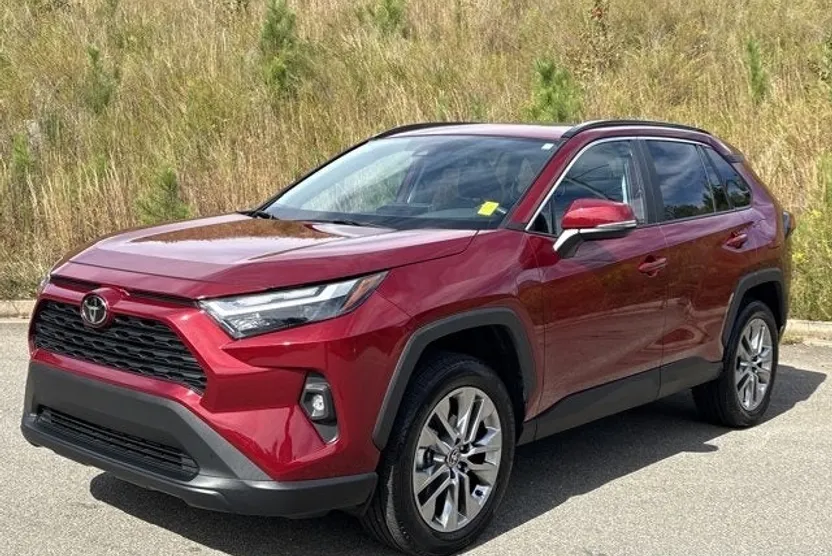 2023 Toyota RAV4 XLE Premium photo 1