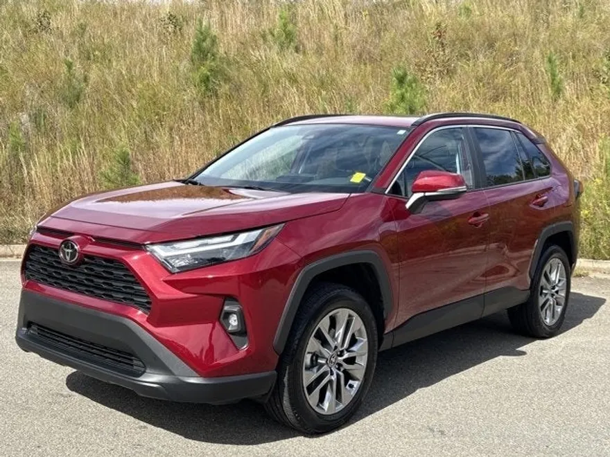 2023 Toyota RAV4 XLE Premium photo 1
