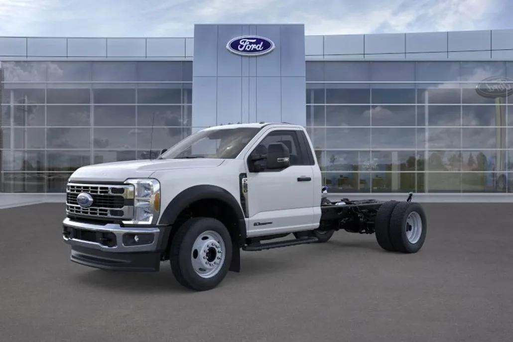 2025 Ford F-550 photo 1