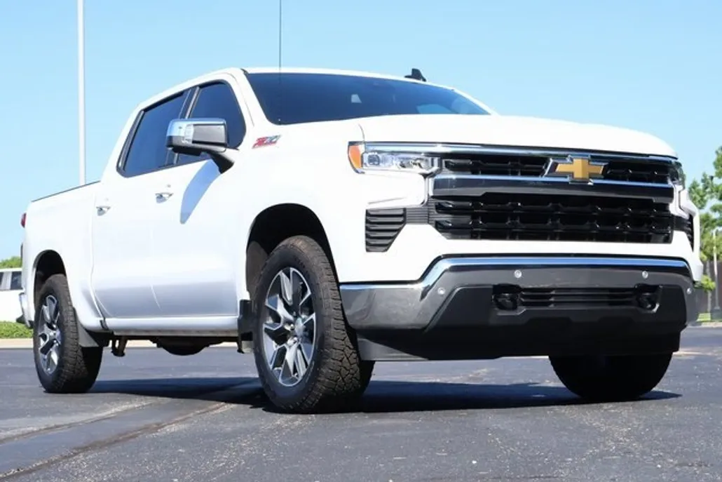 2025 Chevrolet Silverado 1500 LT photo 1