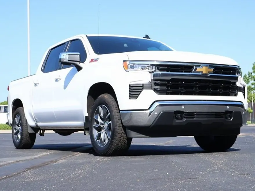 2025 Chevrolet Silverado 1500 LT photo 1