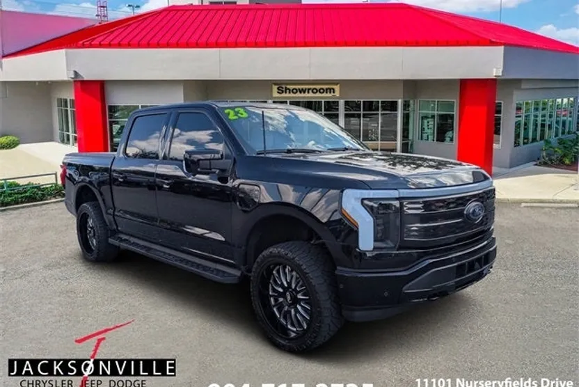 2023 Ford F-150 Lightning Platinum photo 1