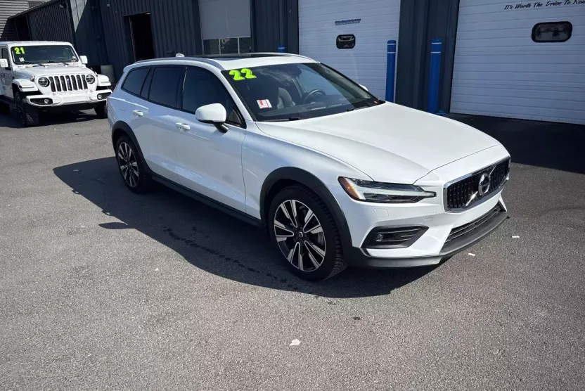 2022 Volvo V60 Cross Country T5 AWD photo 1